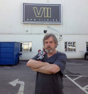 mark-hamill-pinewood-studios-star-wars-episode-7-530x562